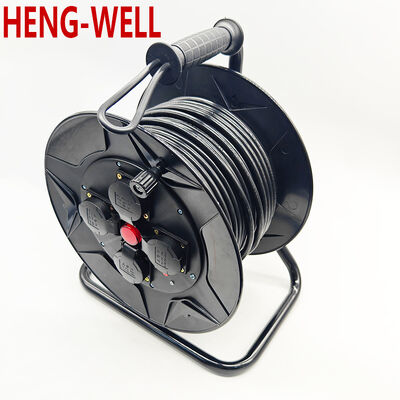 黒い外用引け式ケーブルリール 挑戦的な屋外作業場で簡単にケーブルを展開し引くために設計された
